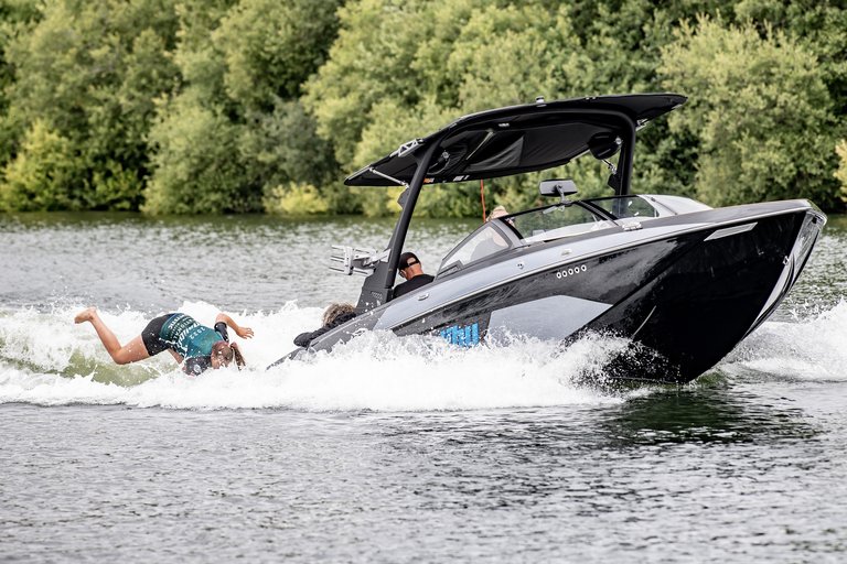 Isabella Williams at the 2022 Malibu Boats UK Wakesurf Nationals